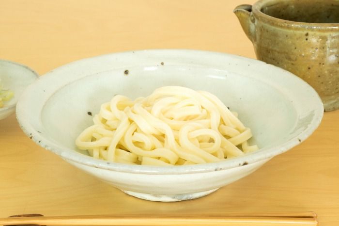 八田亨｜粉引リム鉢(7寸) 麺鉢やパスタ鉢としてもおすすめです。