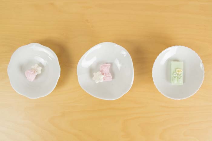 村上雄一｜白磁フリル豆皿(ギザ) フリルのパターンは3種類