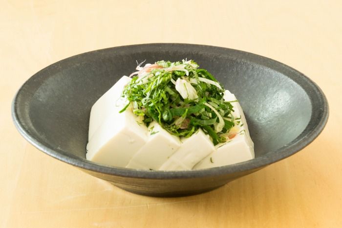 中村恵子｜黒釉リム皿 盛り付けもしやすいです。②豆腐