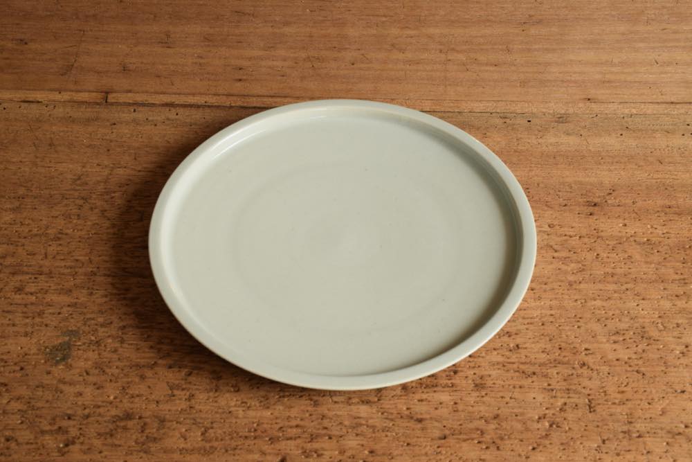 こいずみみゆき｜リム皿（幅細・5寸） 正面　シンプル清々しいこいずみさんのうつわ