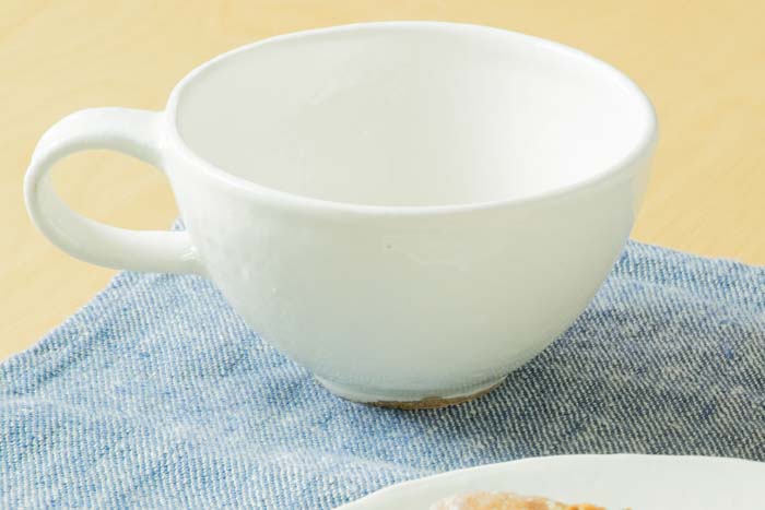 石川若彦｜粉引マグカップ(丸) 丸いカタチが愛らしいです。 毎日のくつろぎの時間のお供に