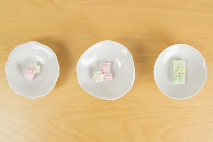 村上雄一｜白磁フリル豆皿(花) フリルのパターンは3種類