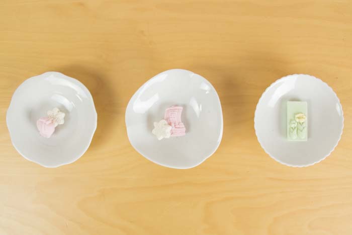 村上雄一｜白磁フリル豆皿(たわみ) フリルのパターンは3種類