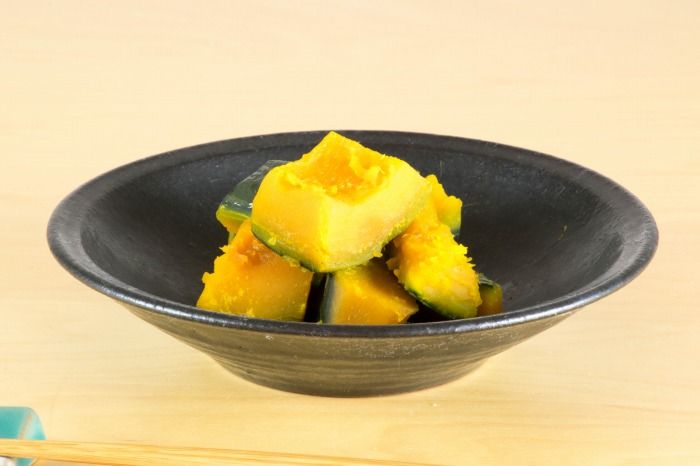 中村恵子｜黒釉リム皿 盛り付けもしやすいです。①かぼちゃ
