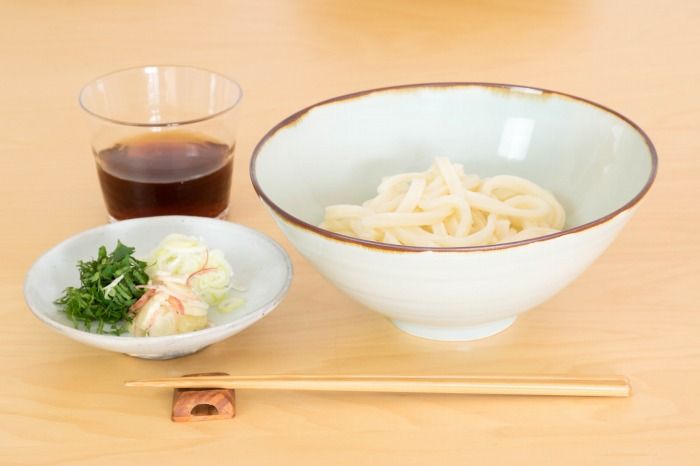 照井壮｜青白磁フチサビ丼鉢 麺類全般にお使いいただけます。