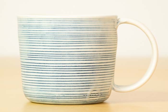 照井壮｜青線刻マグカップ コーヒーや紅茶をたっぷり飲みたいマグカップです。